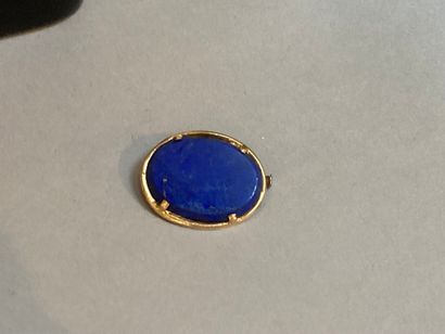 null Blue stone and gilded metal brooch 2,5 x 2 cm (lot 16)

and HARROD' , LE TANNEUR...