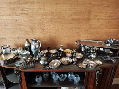 null lot of silver plated metal of which seal, taste wine, cups, pourers, sugar bowls,...