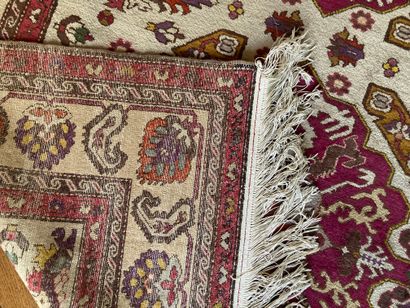 null 
Lot of 3 Persian and various ethnic carpets.

(ref 25)
