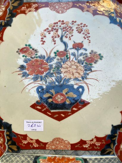 null Grand plat de forme octogonale en porcelaine Imari

45 x 45 cm
