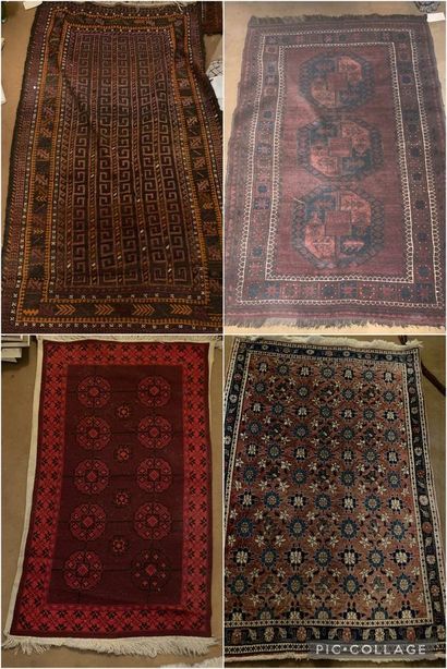 null 
Lot of 5 Persian carpets including : 




Pink background with floral decoration....
