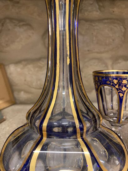 null Service de nuit en cristal, décor bleu et doré : carafe H : 30 cm, 2 verres...