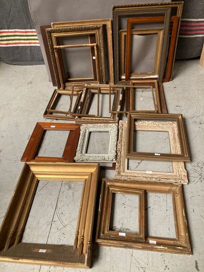 null Lot of various frames

Dimensions with sight gilded frame with columns 43 x...