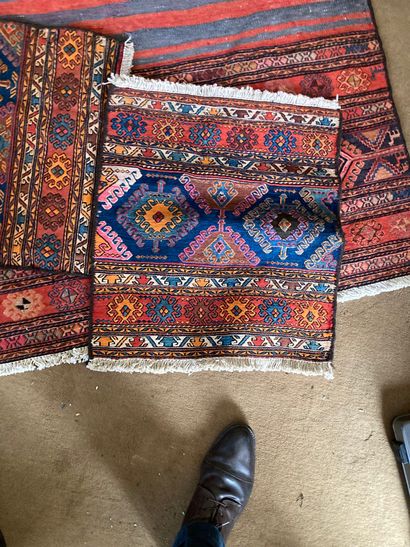 null 
Set of 3 rugs or carpets 

ref 195
