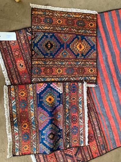 null 
Set of 3 rugs or carpets 

ref 195
