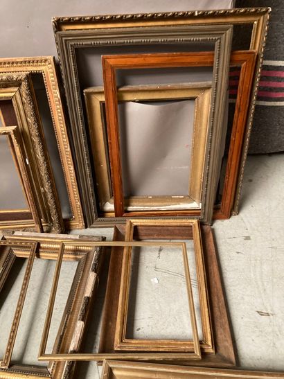 null Lot of various frames

Dimensions with sight gilded frame with columns 43 x...