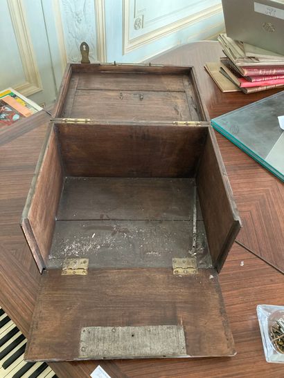 null Wood and metal marine box. Size: 22 x 38 x 30 cm (wear) (ref 34)