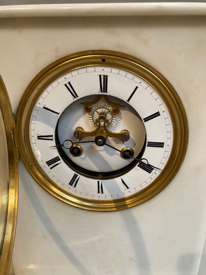 null Two terminal clocks 

One in white marble (ref 53) H : 38 - W : 32 - D : 16...