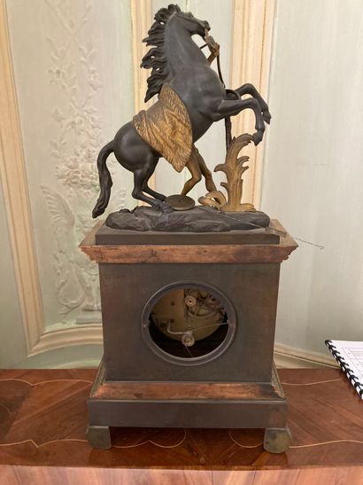 null Gilt bronze and patinated clock, decorated with a horse of Marly. Middle of...