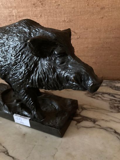 null Wild boar. Group in black patinated bronze signed Korniluk. Height: 21 cm. Length:...