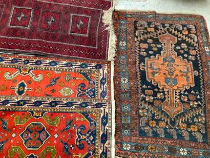 null Lot including: two carpets red and black background floral decoration

170 x...