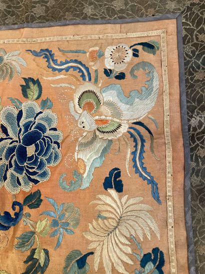 null CHINA

Rectangular panel of embroidered silk on a salmon background decorated...