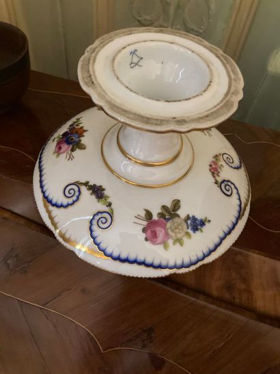 null Lot including: pair of porcelain compotiers in the style of Sevres, cup on pedestal...