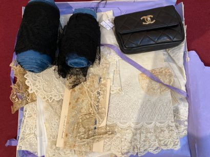 Lot including white and black lace (ref 233)...