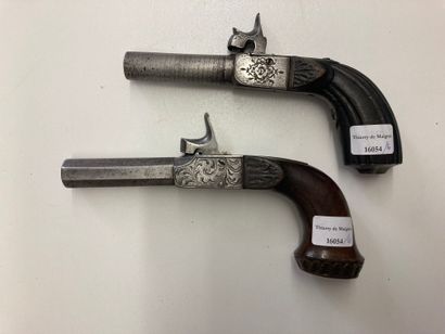  Two pistols punch with trunk, with percussion, engraved trunks. 
Circa 1850/1860...