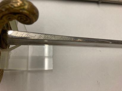 Sabre d'officier d'infanterie modèle 1855, garde en laiton ciselé et doré, plateau...