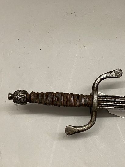 null Left-hand dagger, iron hilt with two inverted quillons engraved on the front,...