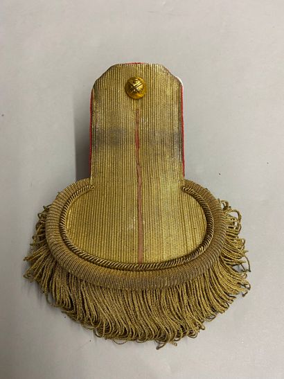 null An epaulette of second lieutenant of artillery in gold trimming with a small...