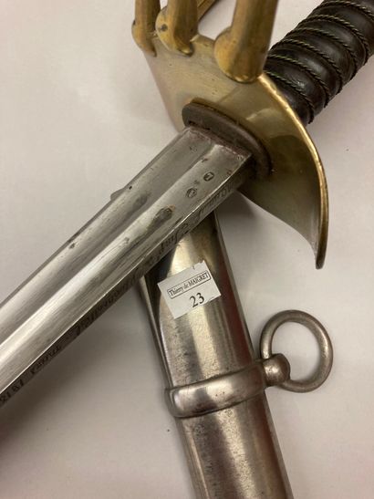 null Large cavalry saber model year XI; brass guard stamped and stamped. Straight...