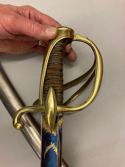  Light cavalry officer's saber, year XI model; three-pronged brass hilt, curved blade...