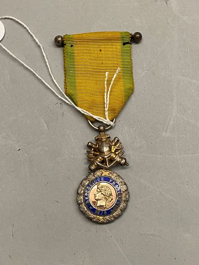 Médaille militaire modèle 1870, trophée double...