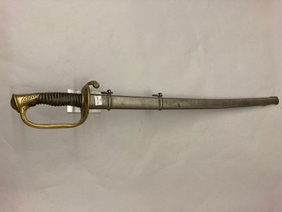 null Sabre d'officier d'infanterie modèle 1855, garde en laiton ciselé et doré, plateau...