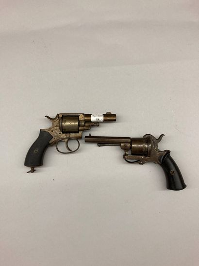 Deux revolvers, un système Lefaucheux calibre...