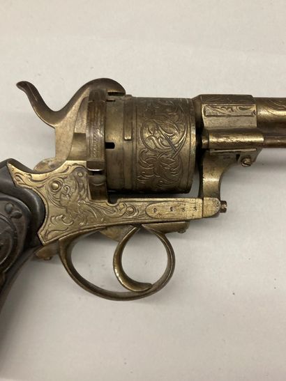 null Revolver system Lefaucheux calibre 12 mm, carcass and cylinder engraved of foliages,...