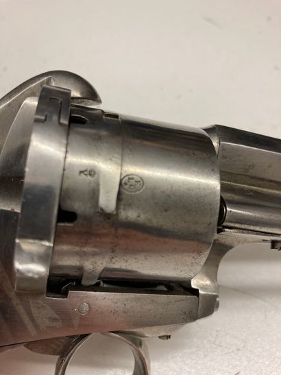 null Revolver système Lefaucheux, canon rond de 16 cm , calibre 12 mm, finition poli...