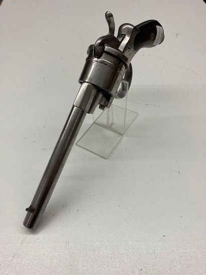 null Revolver Lefaucheux system, round barrel of 15,8 cm, calibre 12 mm, white polished...
