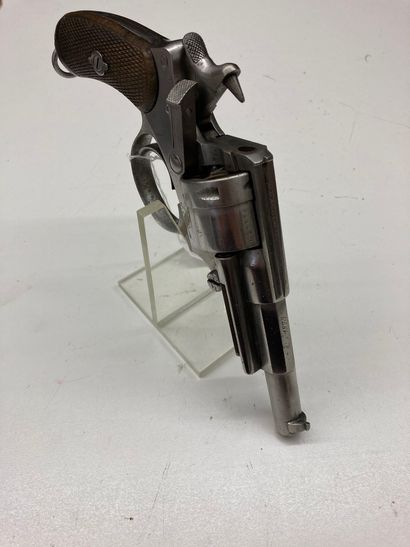 null Revolver d'ordonnance, modèle 1873, daté : "S. 1876", manufacture de Saint-Etienne...