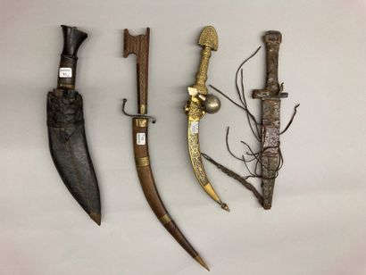 null Lot of four oriental knives and North Africa including a Kukri, in the state

19th-20th...