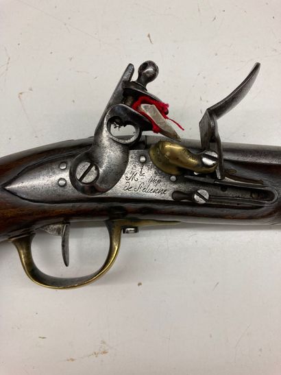 null Pistolet de cavalerie à silex, modèle an XIII, canon poinçonné et daté 1811,...