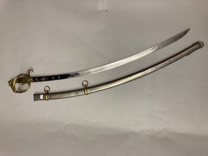  Light cavalry officer's saber, year XI model; three-pronged brass hilt, curved blade...