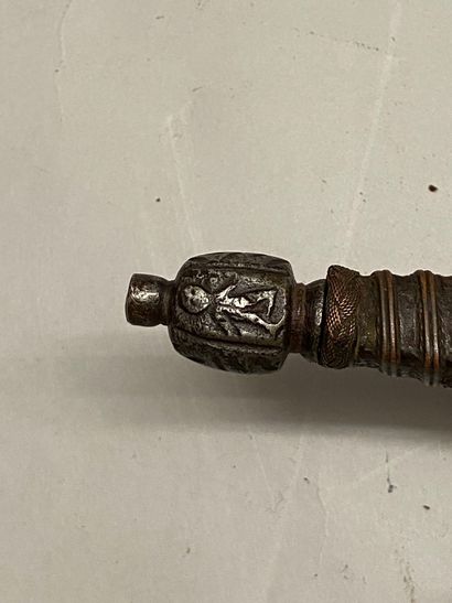 null Left-hand dagger, iron hilt with two inverted quillons engraved on the front,...