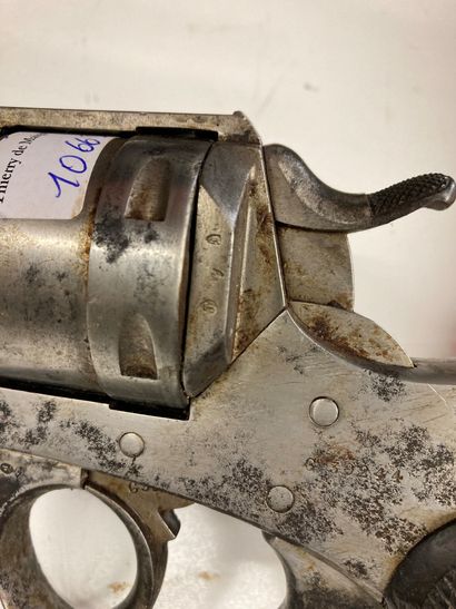 null Un revolver d'ordonnance modèle 1873 daté : " S 1877" et numéroté : "G 39244",...