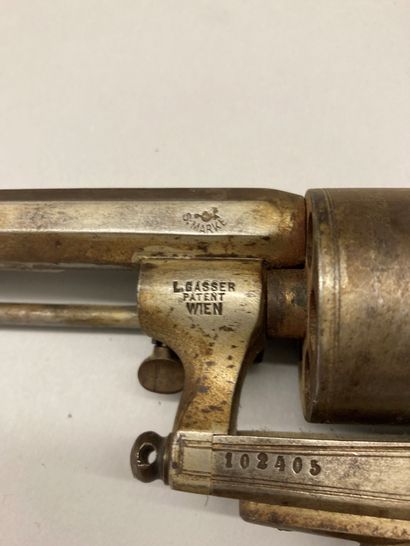 null Revolver Gasser, calibre 9 mm, en fer gravé, il est poinçonné : "L. GASSER -...