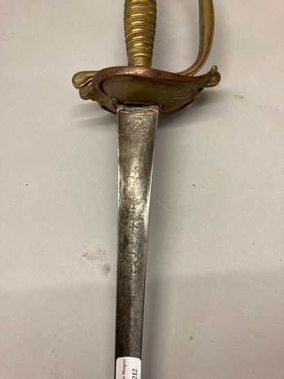 null Strong officer's sword, gilt brass guard, screw-mounted limb, double inverted...
