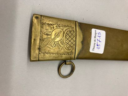 null Couteau de chasse XVIIIe, poignée à garniture en laiton gravé, mache en ébène...