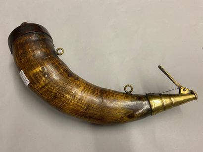 Large horn gunpowder flask, wooden upper...
