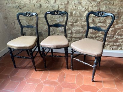 3 chaises laquées noir 

 Fin XIXème siècle...
