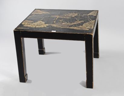 null Petite table basse moderne, carrée, à plateau de laque européenne (51 x 51 cm.)...