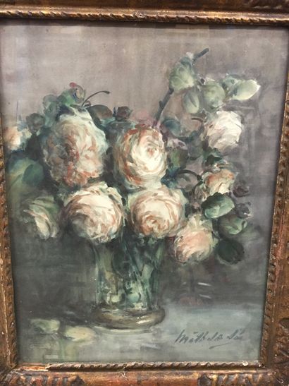 null Ecole du XXe, Bouquet de roses blanches dans un vase, signature en bas à droite,...