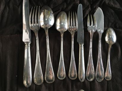 null Partie de ménagère en métal argenté monogrammé CB : fourchettes, couteaux cuillères...