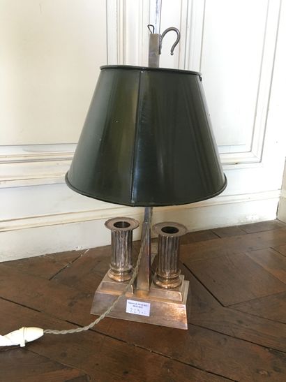 null Lampe veilleuse en nacre sculptée femme à l'Antique dans un paysage, H : 35...