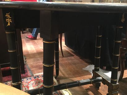 null Table ovale, à volets bois laqué noir, décor asiatique doré