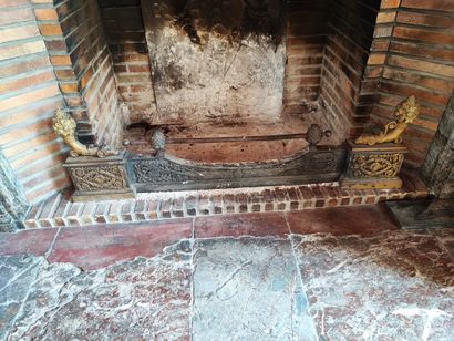 null Front of fireplace with rhythm decor 

 Middle of the XIXth century 

 Length:...