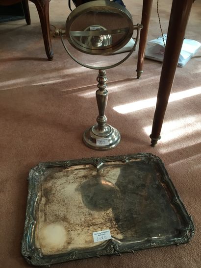 null 
Miroir de table et plateau en métal argenté
