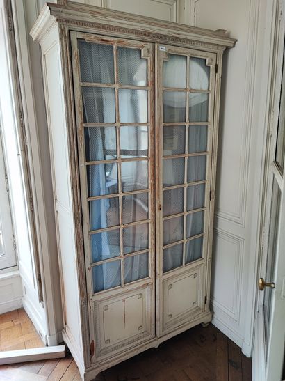 null Vitrine ou armoire en bois laqué, style Louis XVI, vers 1900. H : 100 

 L :...