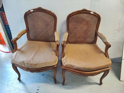null Paire de fauteuils cannés à dossier plat 

 Style Louis XV (ref 72) dim. : 97...